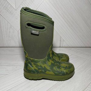 Kids bogs boots size 2 green camo